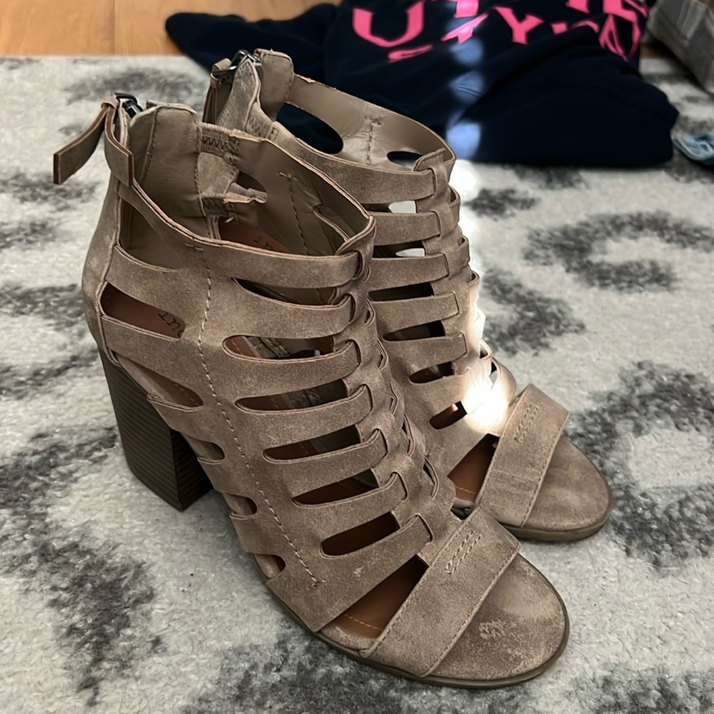Indigo Rd Womens Suede heels